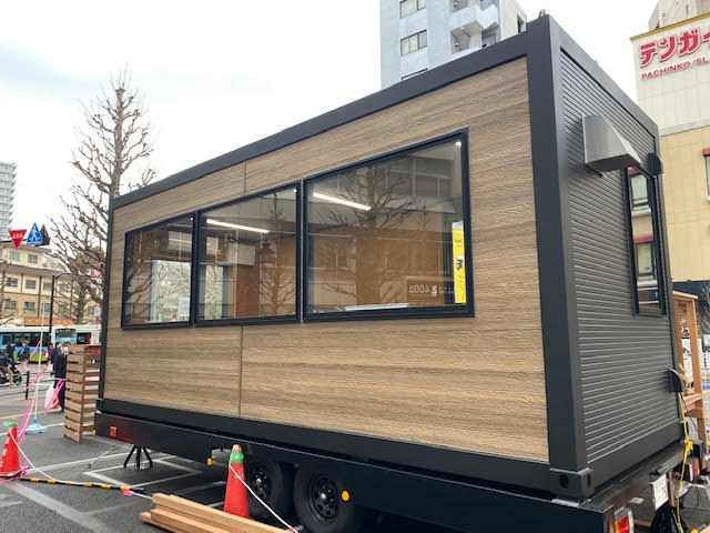 三鷹駅北口の喫煙トレーラー 武蔵野市議 川名ゆうじ Blog 三鷹駅北口の喫煙トレーラー 武蔵野市議 川名ゆうじ Blog