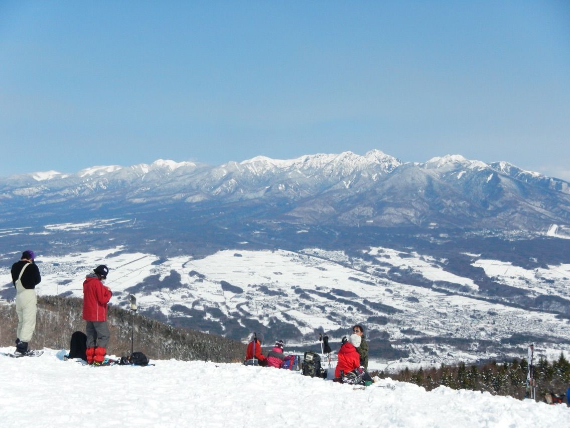 入笠山と高尾山の雪遊び 電車とバスの山登り 入笠山と高尾山の雪遊び 電車とバスの山登り