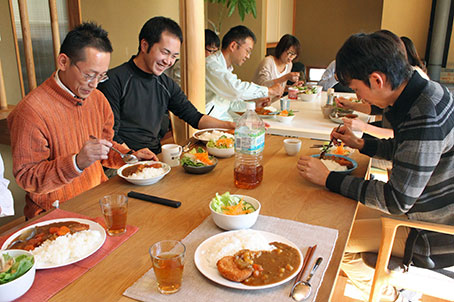 今日は何かな 社員たちの楽しみ 昼のまかない 月1当番の丹波 由良工務店 ネットで紹介され話題の山名酒造 Gocyanニュース 今日は何かな 社員たちの楽しみ 昼のまかない 月1当番の丹波 由良工務店 ネットで紹介され話題の山名酒造 Gocyanニュース