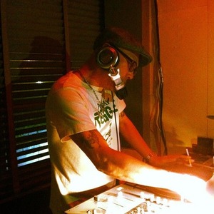 7fe7004c7b5211e1a39b1231381b7ba1_7