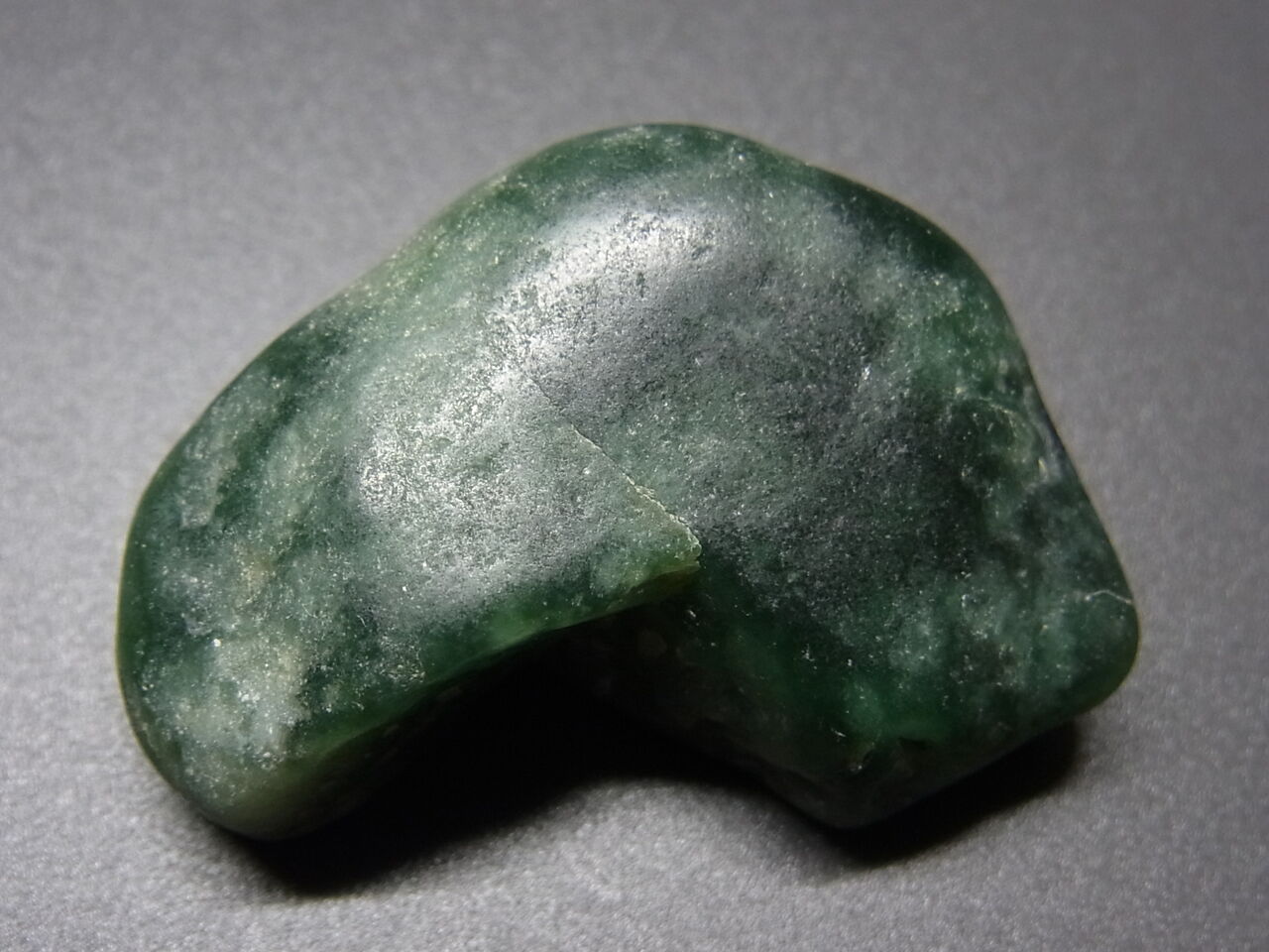 売買 翡翠 原石 緑 ろうかん 12g+勾玉2g富山県宮崎海岸糸魚川+翡翠の本