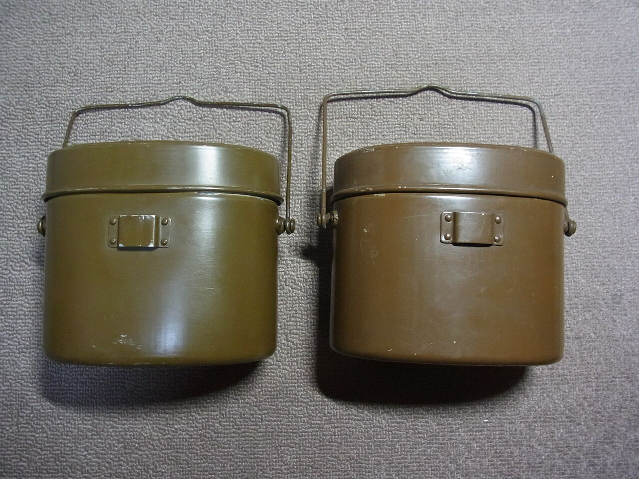 一部の昭五式水筒と飯盒に見る「色味」の違い ～「緑味」に南方を思う