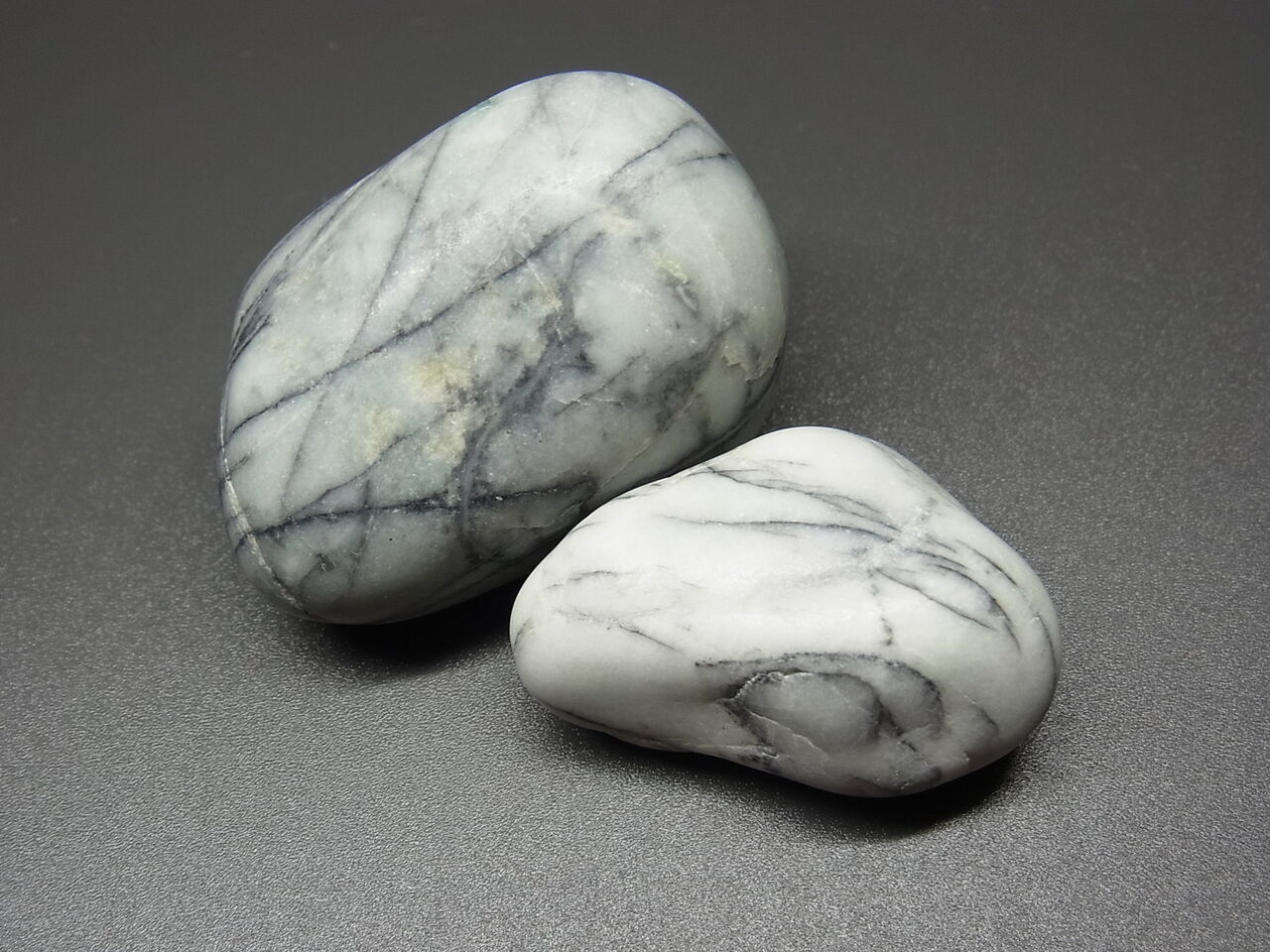 糸魚川翡翠原石【海岸・糸巻き】158g 糸魚川翡翠原石【海岸・糸巻き