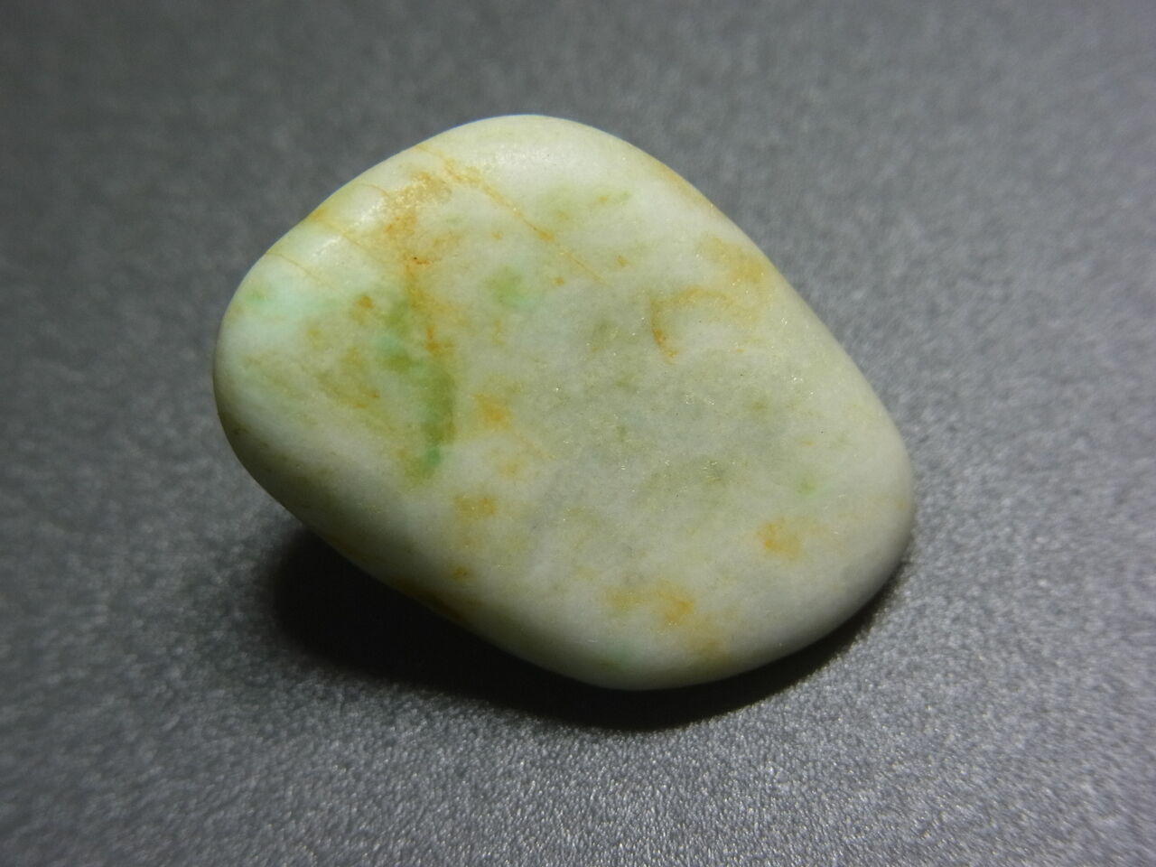 レア・糸魚川翡翠・海中黄色 【公式通販】