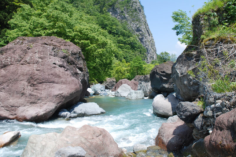 慶様　小滝川ヒスイ峡近く 天然石 庭石 景石 まとめ売り 慶様 小滝川ヒスイ峡近く 天然石 庭石 景石 まとめ売り 小滝川ヒスイ