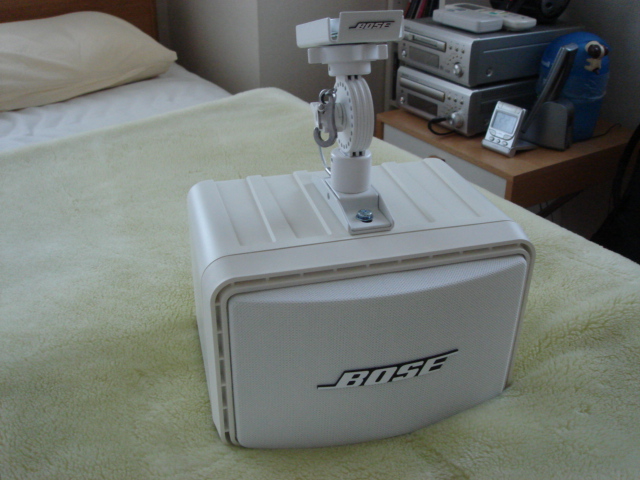 BOSE 111ADW ペアスピーカー 白 純正吊り金具付 BOSE 111ADW 吊り下げ