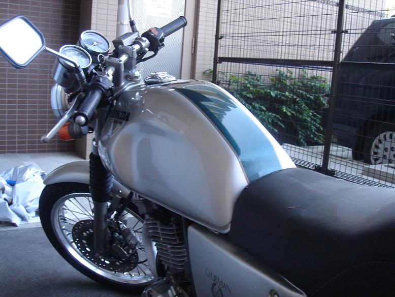 タンクのはずし方 : GB250クラブマンのホームページ タンクのはずし方 : GB250クラブマンのホームページ