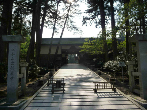 高野山　金剛峰寺入口