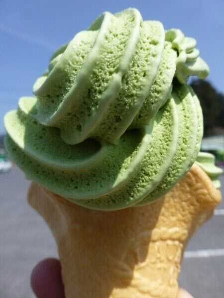道の駅あいの土山の自分で巻ける抹茶ソフト 道の駅あいの土山の自分で巻ける抹茶ソフト。我ながら芸術的な巻き具合