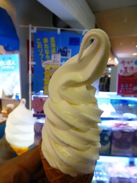 新千歳空港で白い恋人ソフトをいただく