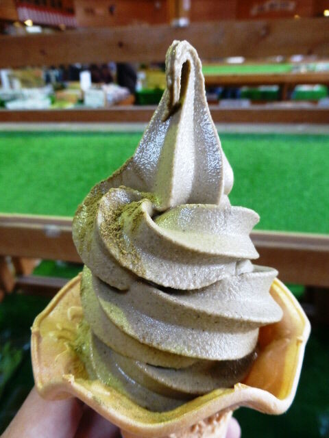 道の駅吉野大淀の番茶ソフト 道の駅吉野大淀iセンターの番茶ソフト。吉野桜の麓にて