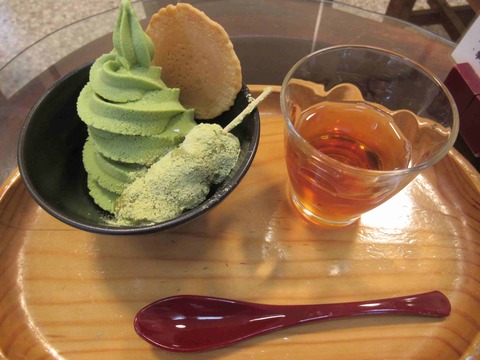 三井寺力餅本家の三井寺力餅ソフト 抹茶で