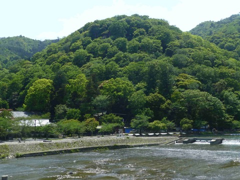 渡月橋からの嵐山の眺め