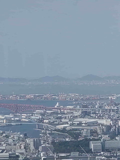 展望台から舞洲方面を臨む。万博会場（大屋根リング）もはっきりと確認できました。