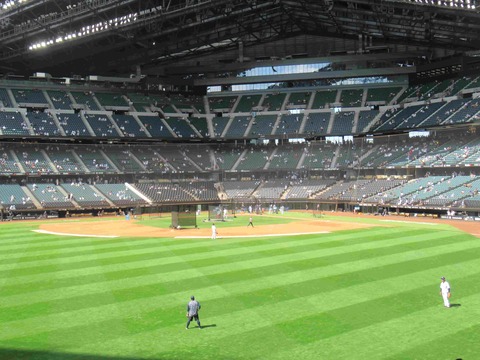 エスコンフィールドの外野席から