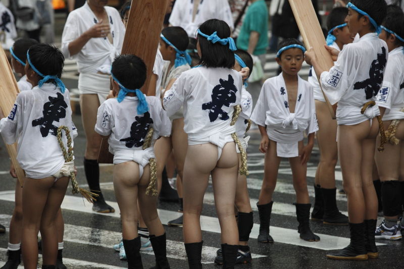 jc js 山笠少女 山笠 ふんどし少女 博多祇園山笠でふんどし少女の尻撮影、福岡県職員(35)を懲戒処分 : ご機嫌速報