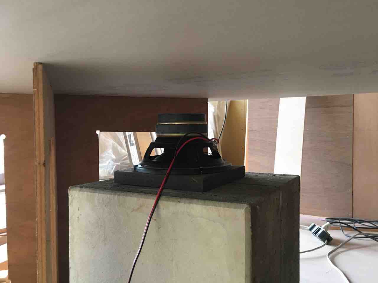 コンクリートホーンの試聴 コンクリートホーンは俺の墓