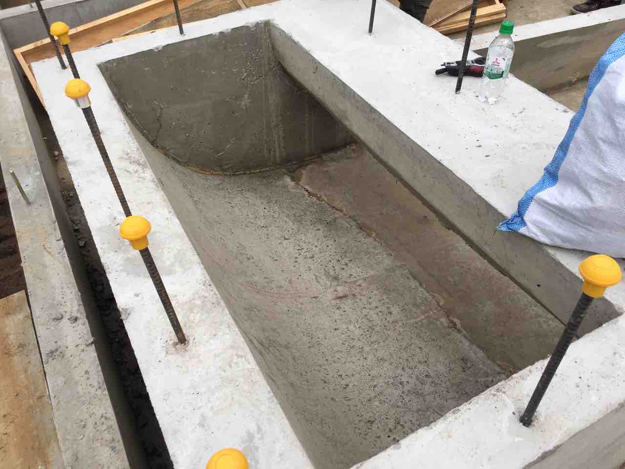 ブログ始めました コンクリートホーンは俺の墓