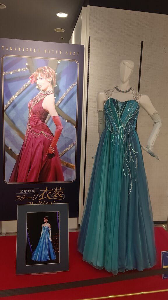 この煌めきもあと5日 日比谷シャンテ 月組トップコンビ衣装コレクション 28 たからづかふぁん