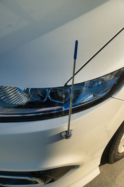 車のヘッドライト横あたりに付いてる謎の棒