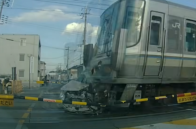 兵庫の踏切衝突事故が謎　遮断機が降りて時間が経ってからゆっくり侵入