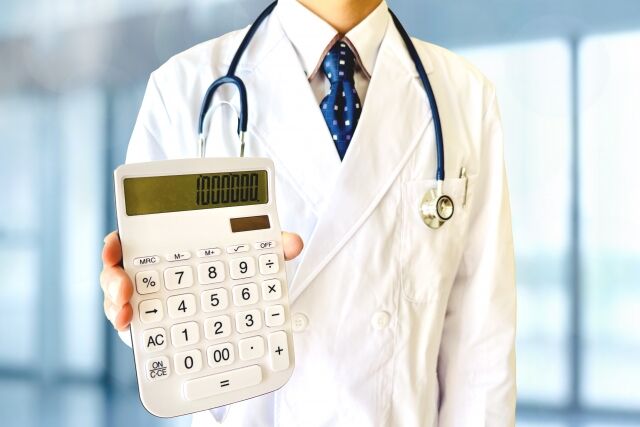 高齢者の医療費負担、現役世代と同じ「3割」に向けて議論が本格化