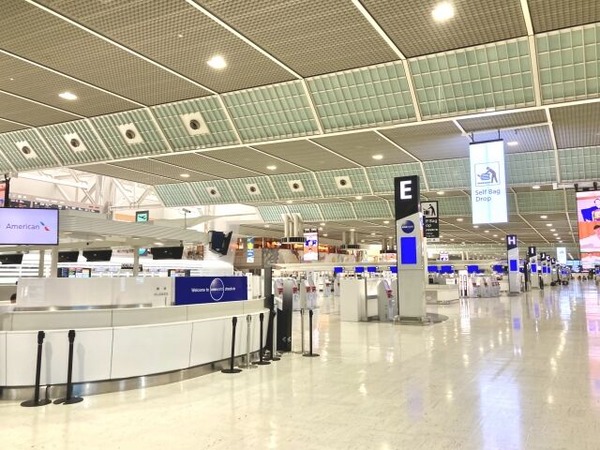 彡(ﾟ)(ﾟ)「12時の飛行機？よっしゃ、1時間前行動やな！」