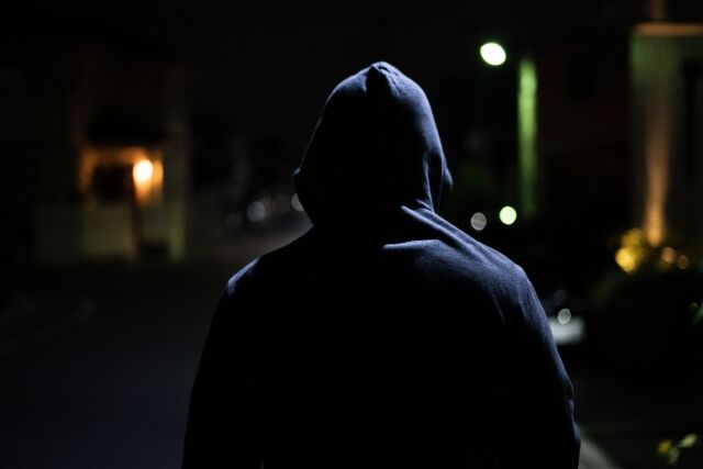 闇バイトの報酬を受け取りに来た男、闇バイトに襲われる