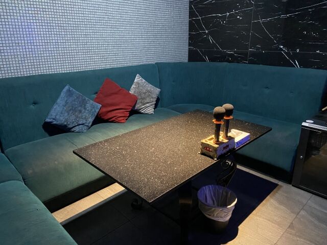 【悲報】日テレ記者の男女がカラオケでわいせつな行為に及び、NHK記者が動画撮影