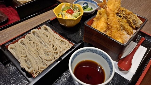 そば店に6時間以上居座り8000円飲食……所持金15円の女を逮捕