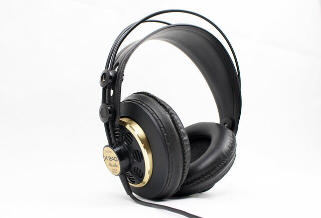 headphones-g108059c9c_640