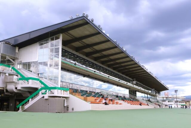 園田競馬で騎手5人が調整ルームにスマホ持ち込み　騎乗変更命令