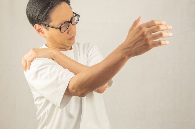 【悲報】頚椎椎間板ヘルニアで首がヤバい