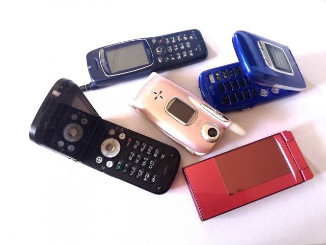 ガラケー時代 ストラップじゃらじゃら 着メロ着うた 個性的な機種