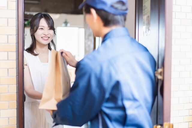 【悲報】 おこめ券、原則手渡し　再配達祭りへ