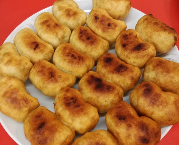 庶民の食事に触れる貴族令嬢「ホワイト餃子…？知らないわそんな食べ物…？」