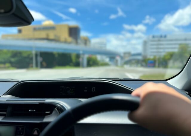 【画像】 こういう意味不明な追い越しする車なんなの