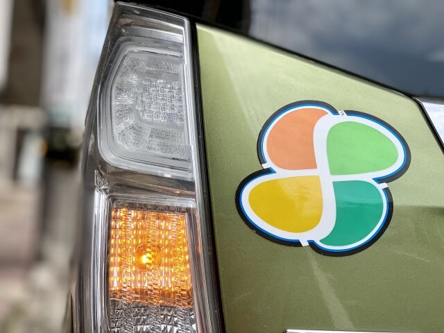 免許更新に警察署へ訪れた高齢男性、植木に突っ込む → 署員の勧めで免許を自主返納