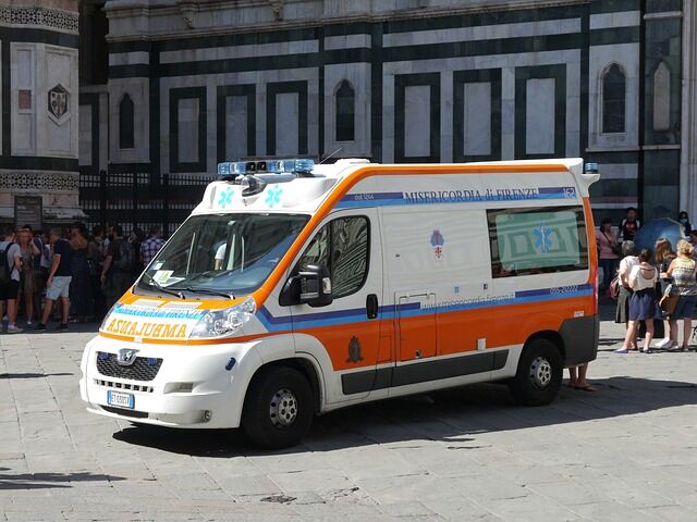 ambulance-1639844_640