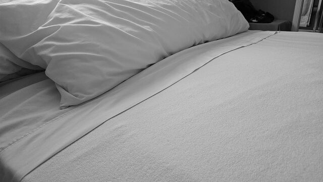 ぼく「もう寝るから電気消すよ」 嫁「夕方にして！」