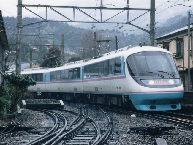 800px-OER_20000_Hakone8_Kazamatsuri_19950318