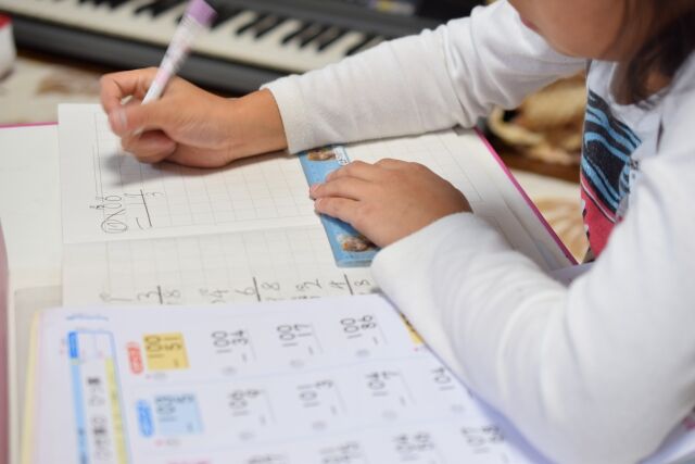 漫画家さん「娘が謎の筆算をやっている」