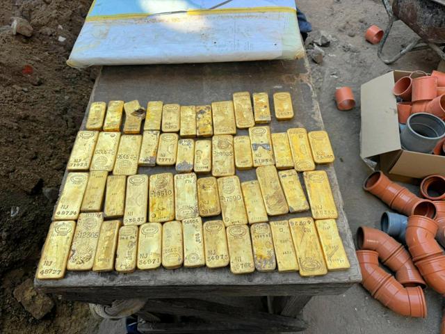 ベルギーの民家の壁から金塊16億円が発見される → 自称持ち主が警察に殺到中