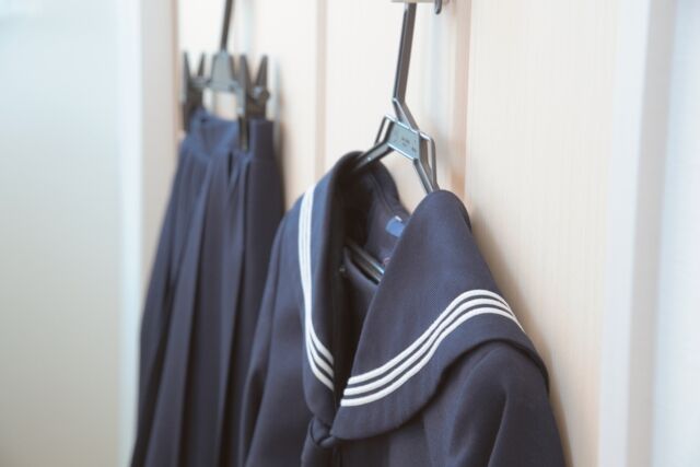 「忙しいので泥棒する暇はない」 クリーニング工場に侵入しセーラー服2着を盗んだ男を逮捕