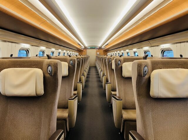 電車のグリーン車ってそんな快適なの？