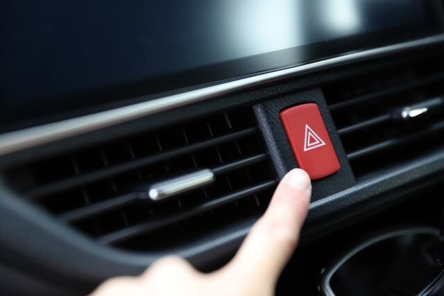 車についてるごめんねボタン便利だよね