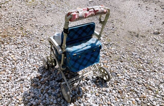 「人が流されている」首に紐が巻かれた高齢男女2人が死亡….近くには手押し車と遺書