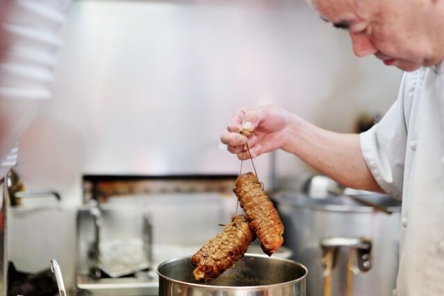 【悲報】 ラーメン屋、「常連だけズルい！」という苦情で常連へのおまけサービス終了