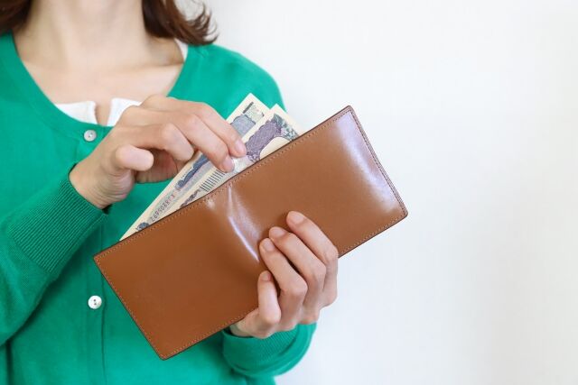 【事案】 30代女性が男子中学生に金銭渡す 「お金に困るでしょ」「これでお菓子でも買って食べて」