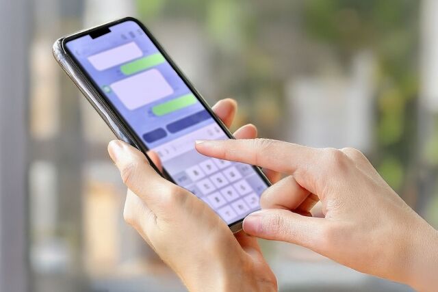 学生たち、部活のLINEグループで喧嘩してしまう